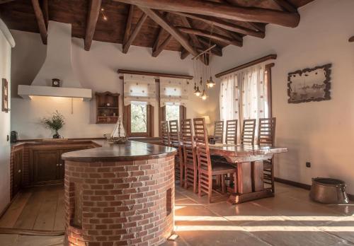 Fotografie z fotogalerie ubytování Villas 2 Cypresses with Private Pools v destinaci Áno Gatzéa