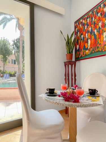a dining room with a table and white chairs at Hotel Terme Zi Carmela in Ischia