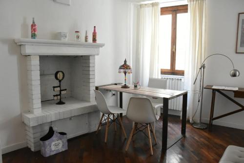 a living room with a table and a fireplace at Allegra Toscana - Affittacamere Guest house Arezzo in Arezzo