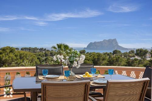 Villa Monty by Abahana Villas