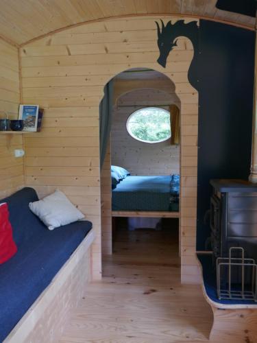 Gallery image of La roulotte aux nuits insolites d'Argoumbat in Beaumont-de-Lomagne