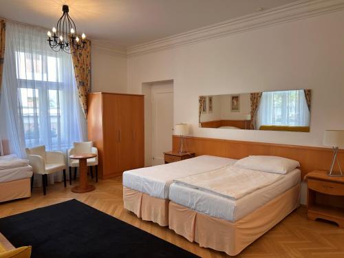 Postel nebo postele na pokoji v ubytování Pension Jana - Domov Mládeže