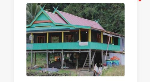 a house that is being constructed with a roof at Desa Wisata Rammang-rammang in Baloci