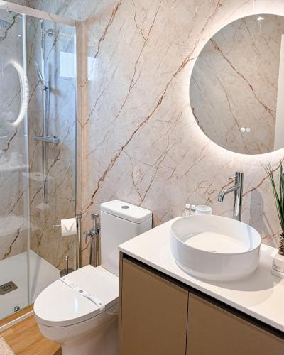 a bathroom with a toilet and a sink and a shower at Quinta Dom Sapo - Agroturismo in Viana do Castelo