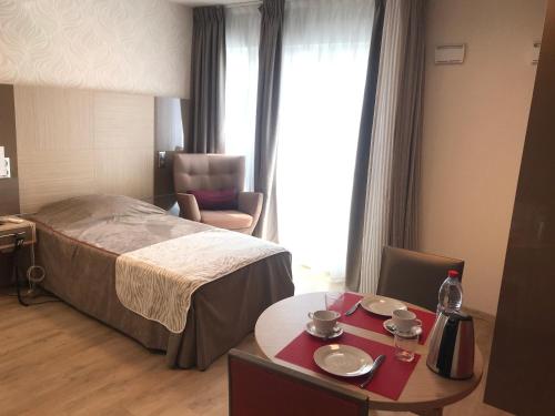 ZENAO MONTREUIL- Croix de Chavaux