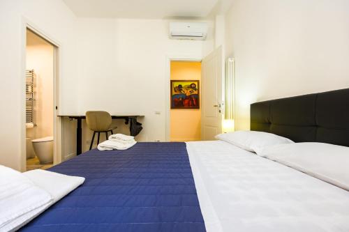a bedroom with a large bed with a blue blanket at Maestoso Locazione Turistica in Rome