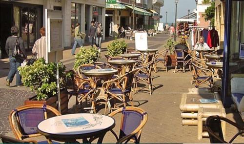 Εστιατόριο ή άλλο μέρος για φαγητό στο Hôtel Le Neptune