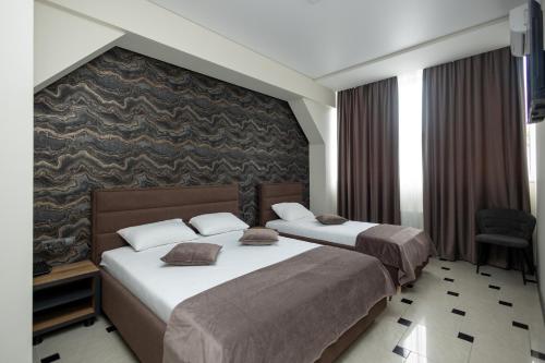 Postel nebo postele na pokoji v ubytování IRIS Hotel