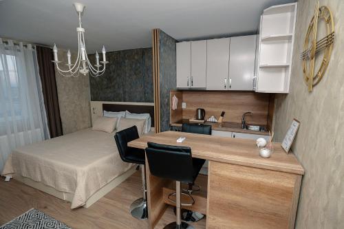 Η κουζίνα ή μικρή κουζίνα στο Urban Oasis Flats Prishtina
