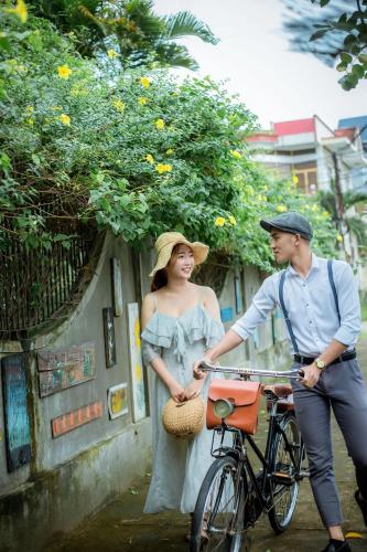 a man and a woman in a dress riding a bike at Trại Hoa Vàng Homestay at Phú Yên in Ðông Tác (1)