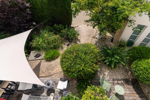 an overhead view of a garden with an umbrella at Villa Kerasy Hotel Spa in Vannes