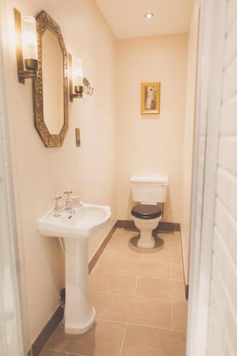 Bilik mandi di Archway 3 Cosy, En-suite Retreat