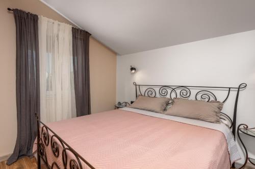 Adastra apartments with private parking, sea view and floor heating