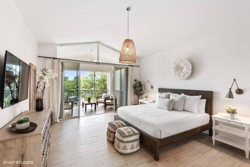 Postel nebo postele na pokoji v ubytování Mariners 210 Great Location with Marina Views