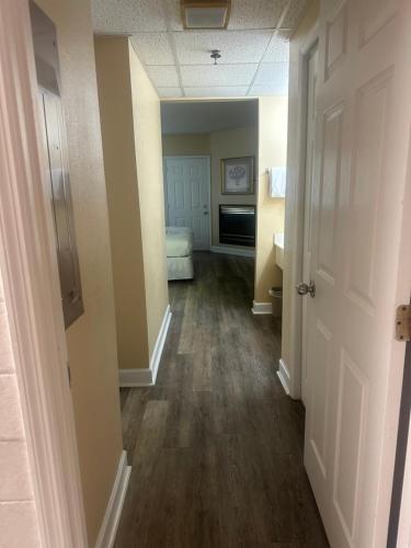 Gambar di galeri bagi River Place Condos Riverside #309 1BD di Pigeon Forge
