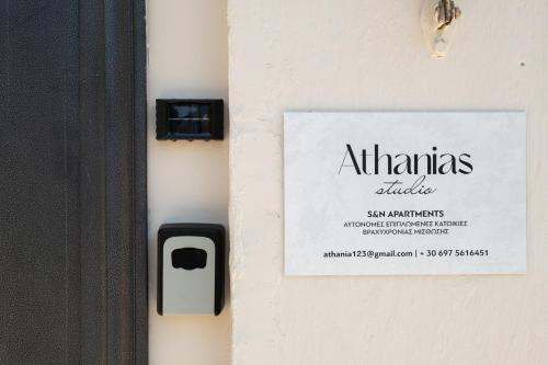 a sign on a door that reads atlinsadiaadiassonssonsson sidx sidx at Athanias Studio in Drama