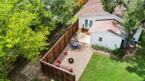 an overhead view of a backyard with a fence at RazorDog-2 mi to U of A & DT-Dog Friendly in Fayetteville