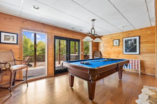 Biliár nebo kulečník v ubytování Mountain Views Hot Tub & Pool Table Fire Pit Games