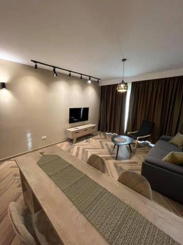 Μια τηλεόραση ή/και κέντρο ψυχαγωγίας στο White Star Apartments