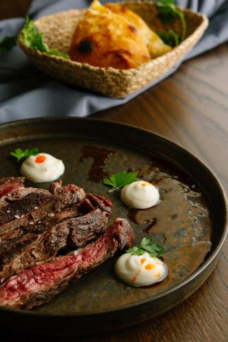 ホテルの敷地内または近くでの食事または食べ物