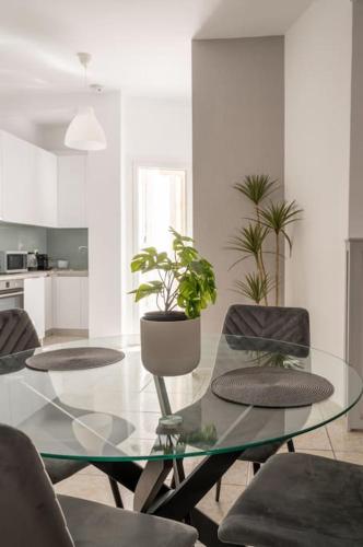 Executive Vibes - near Acropolis