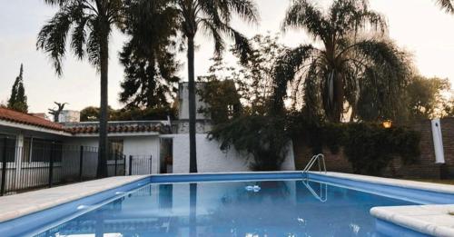 Bazén v ubytování Complejo de alojamiento kempes Córdoba nebo v jeho okolí