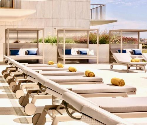 Galeriebild der Unterkunft Bayline luxury spa and pool apartment in Armação de Pêra