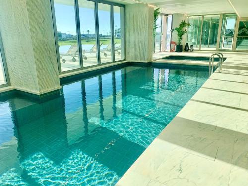 Galeriebild der Unterkunft Bayline luxury spa and pool apartment in Armação de Pêra