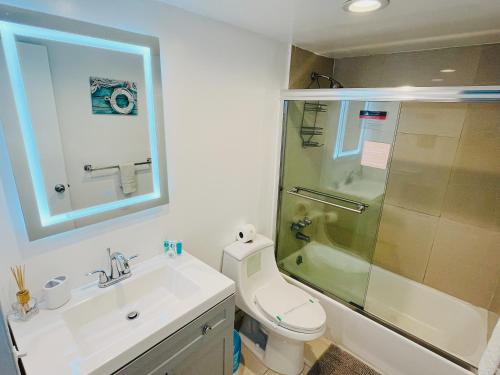 Ένα μπάνιο στο Miami Hollywood 2 Bedroom on the Beach 007-21mar
