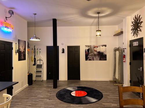 Φωτογραφία από το άλμπουμ του NYC Speakeasy-BedStuy Chapel στο Μπρούκλιν