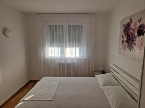 Apartman Malmar Oneにあるベッド