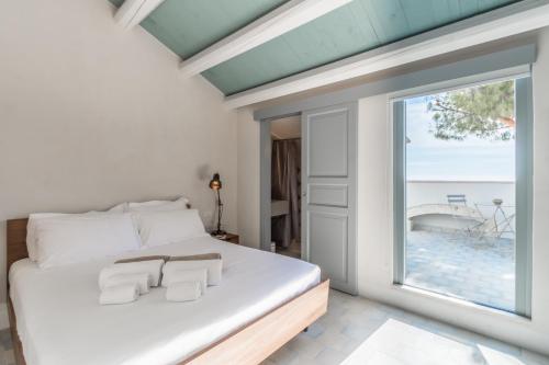 Apartamento de 2 niveles con 2 dormitorios y vistas al mar