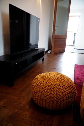 Una televisión o centro de entretenimiento en Marija centar 4