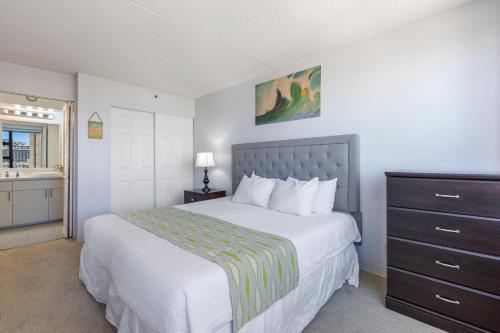 Light & Airy Waikiki Condo with Private Lanai condo_2