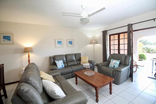 a living room with a couch and a table at Shelly De La Mer 5 in Shelly Beach