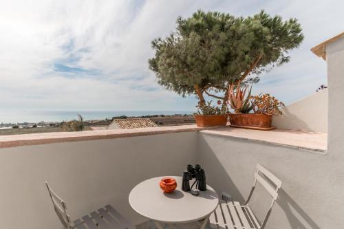Apartamento de 2 niveles con 2 dormitorios y vistas al mar
