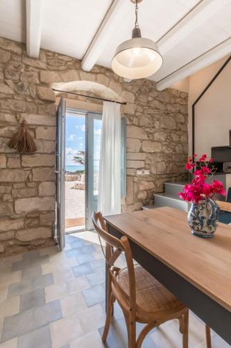Apartamento de 2 niveles con 2 dormitorios y vistas al mar