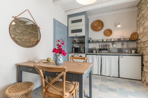 Apartamento de 2 niveles con 2 dormitorios y vistas al mar