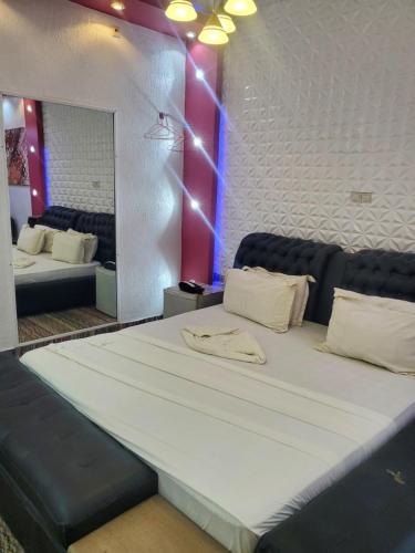Χώρος καθιστικού στο TOUR EIFFEL HoTEL BENIN