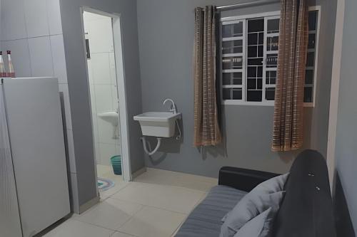 a small bathroom with a sink and a toilet at Apto 11 bom preço benefício in Brasilia