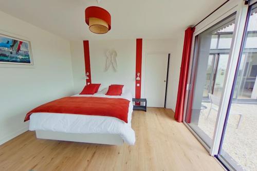 Una cama o camas en una habitación de Villa contemporaine, paisible, tout confort