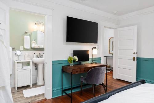 a bedroom with a desk and a sink and a bed at Luxe Retreat Designed For Group Getaways in Lodi