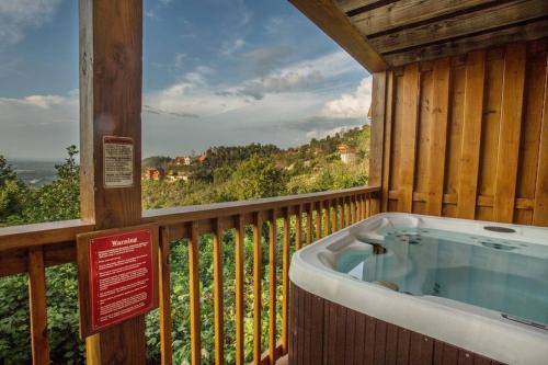 Foto sihtkohas Pigeon Forge asuva majutusasutuse Dog Friendly, Pool, Hot Tub, Pool Table, Arcade galeriist