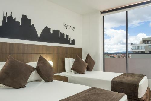 Кровать или кровати в номере Hotel Apartamentos Regency La Feria