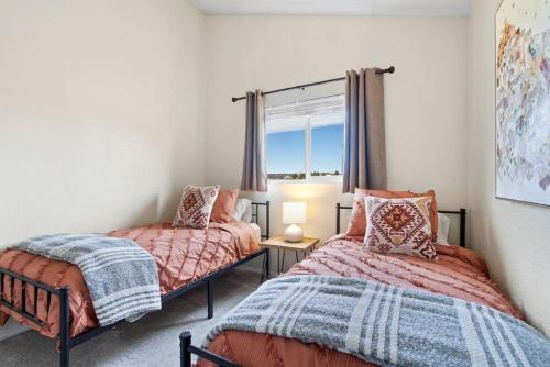 a bedroom with two beds and a window at Beautiful Mountain Views Close to Hiking Trails in Monument