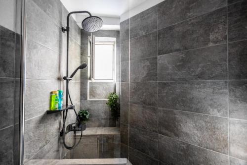 Et badeværelse på 1Bed Flat Central Bucharest