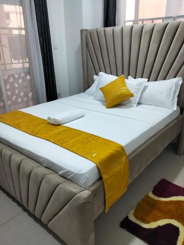 Ένα ή περισσότερα κρεβάτια σε δωμάτιο στο Elegant Two Bedroom Nyali