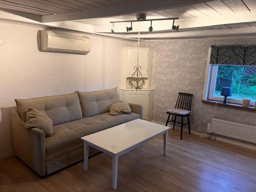 Ruang duduk di Skördevägen plats för 2familjer i skummeslövstrand