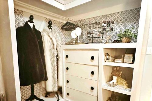 Galeriebild der Unterkunft Modern Vintage Downtown Apartment in Moline