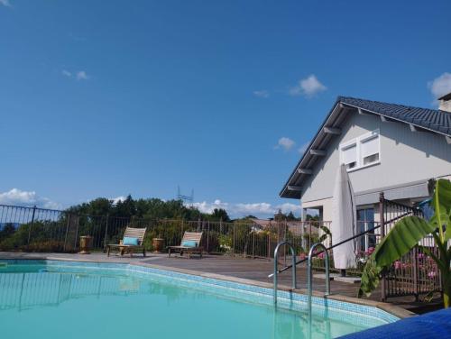 Cosy Home with nice view, home-video, library and piano - 40 min from Grand Bornand & La Clusaz - 50 min - Megève - 10 minutes Le Semnoz